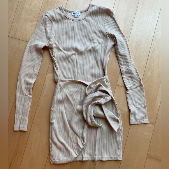 Revolve Superdown Dana Wrap Mini Dress in Nude Size Small - Picture 4 of 4